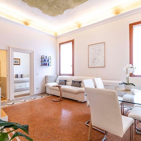 Ca' Pestrin Suite House - San Marco Square Venesia Bagian luar foto