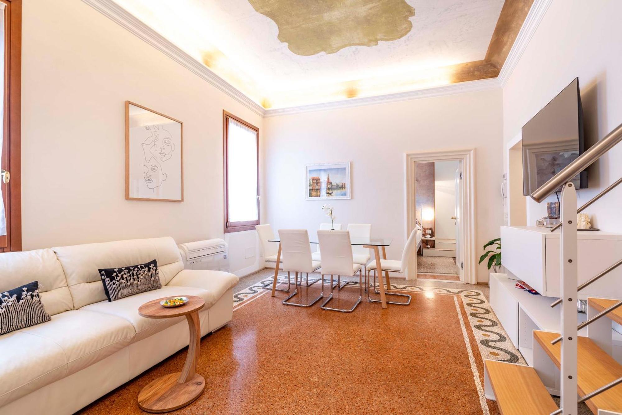 Ca' Pestrin Suite House - San Marco Square Venesia Bagian luar foto