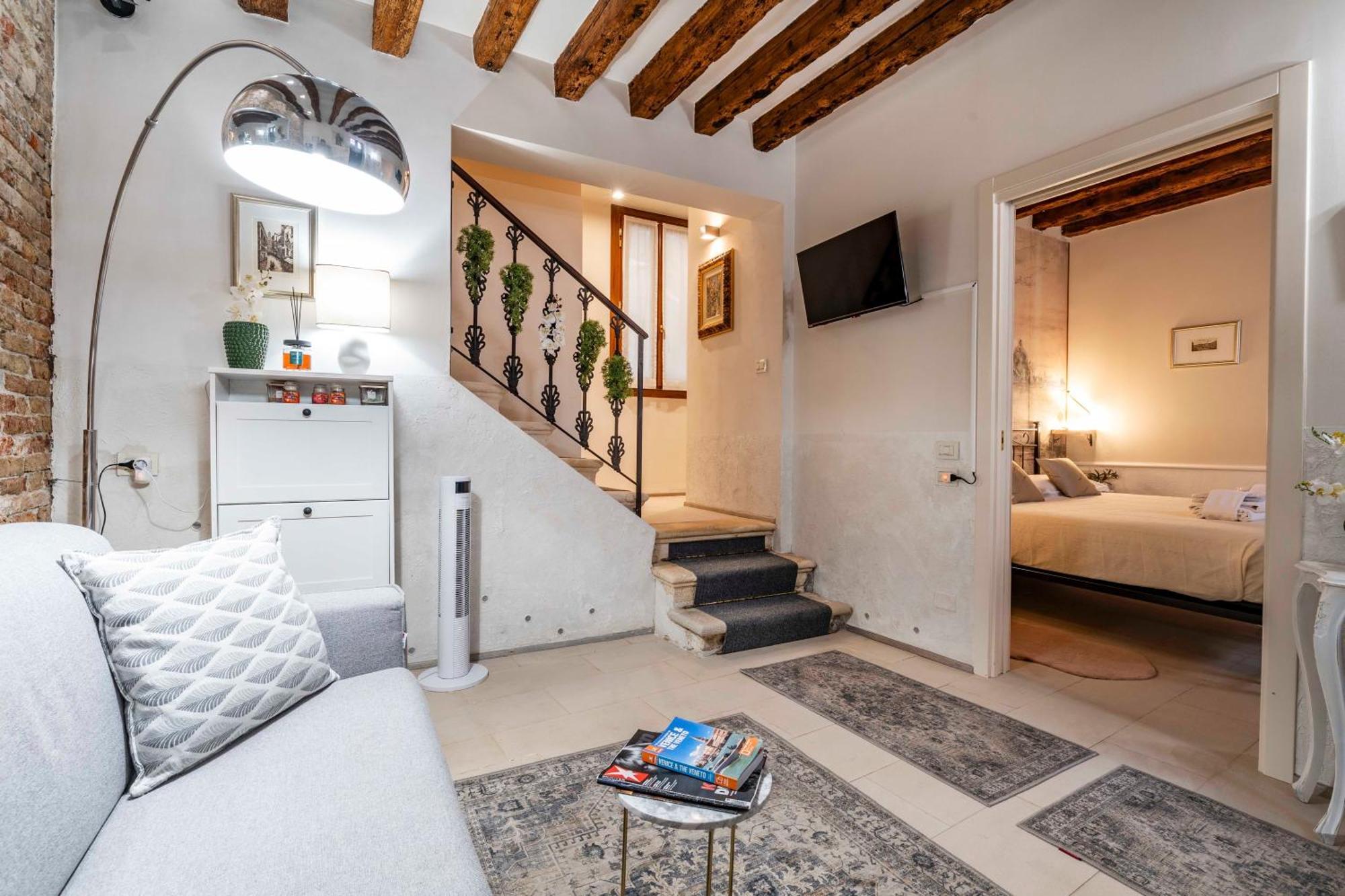 Ca' Pestrin Suite House - San Marco Square Venesia Bagian luar foto