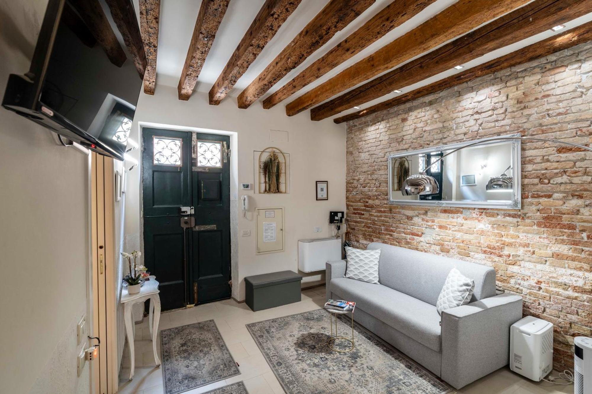 Ca' Pestrin Suite House - San Marco Square Venesia Bagian luar foto