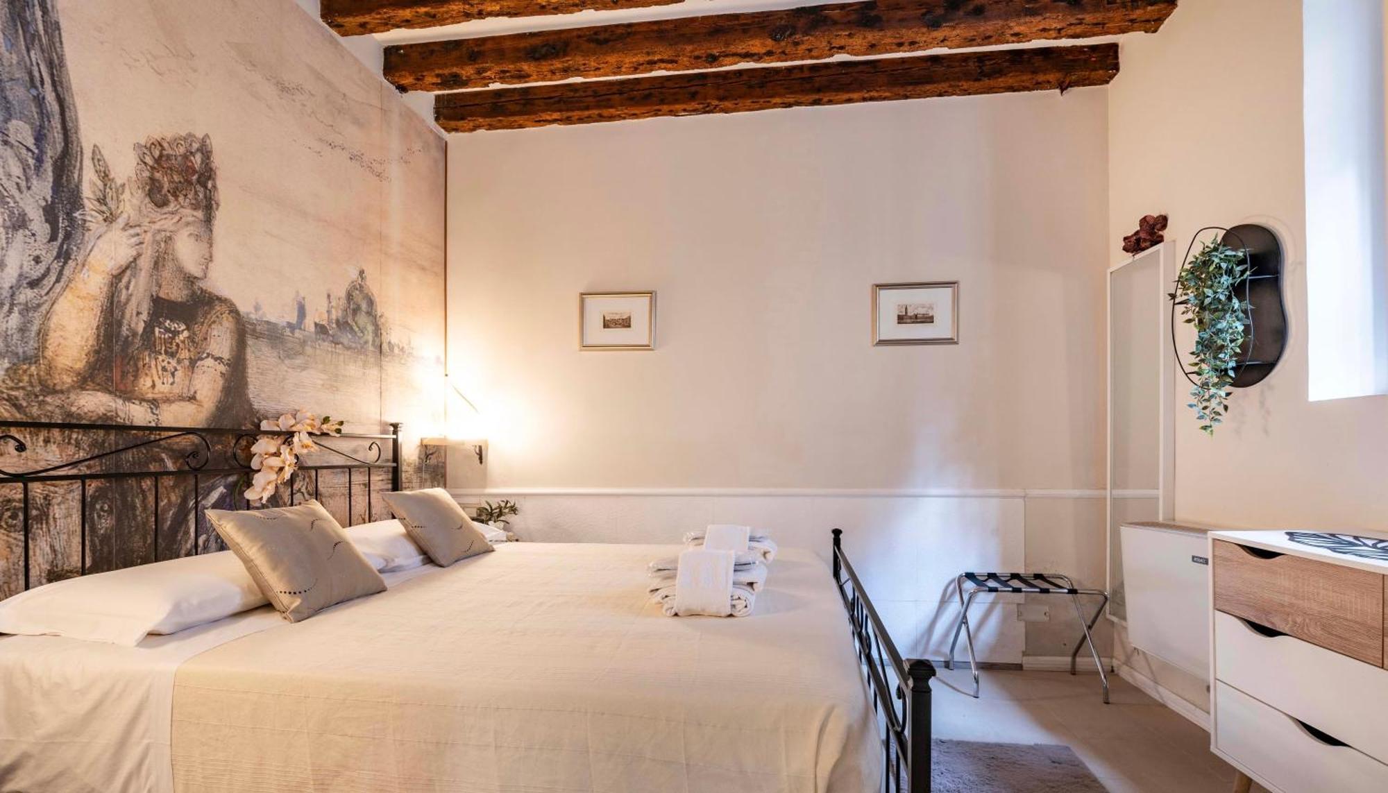 Ca' Pestrin Suite House - San Marco Square Venesia Bagian luar foto